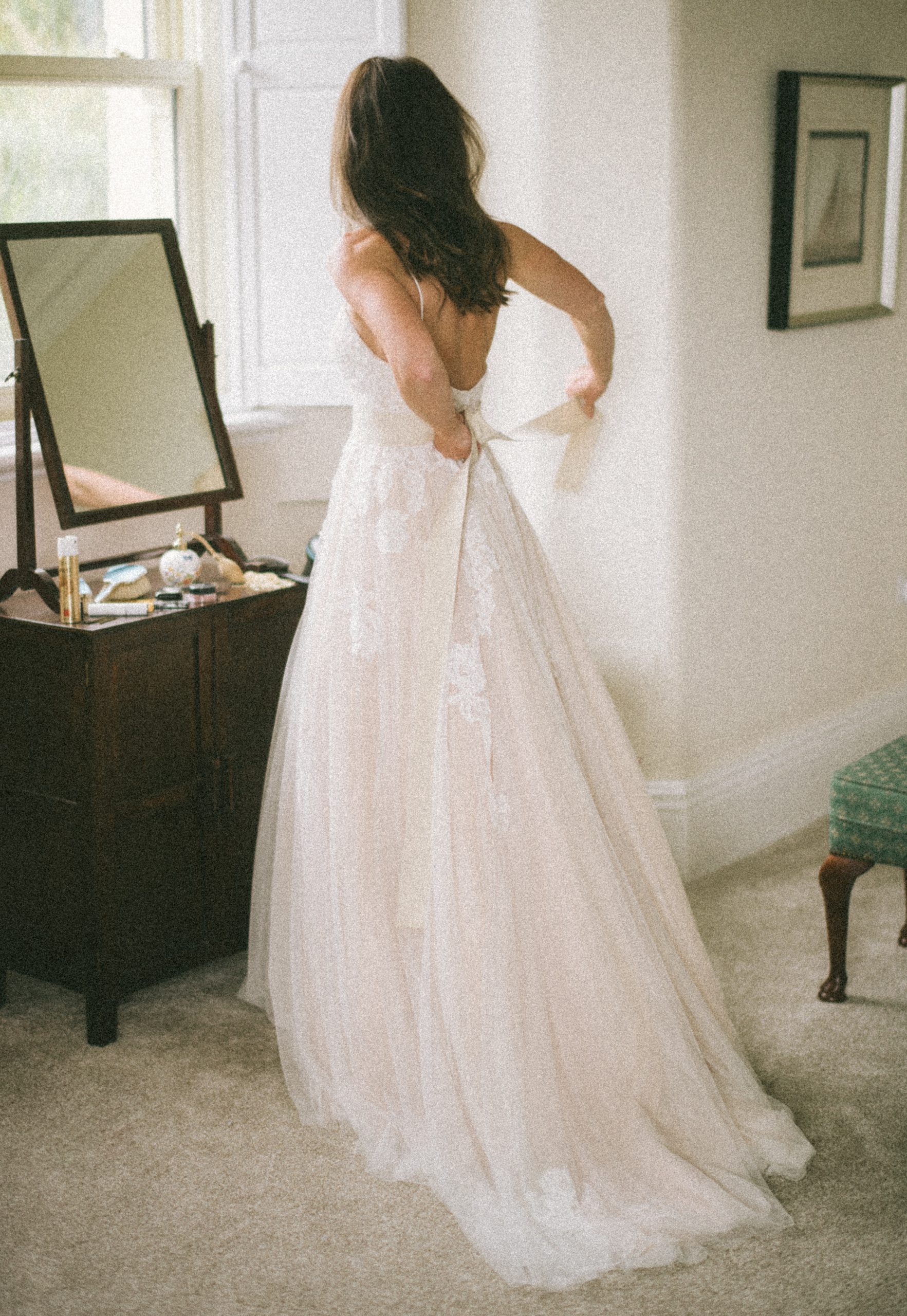Bride at front of mirror get ready for wedding in sligo